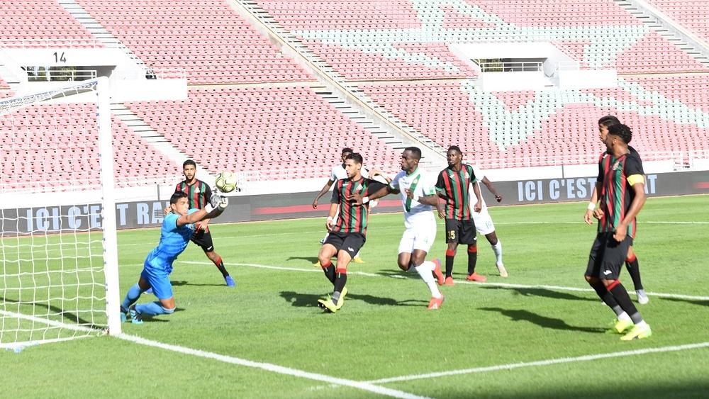 الجيش الملكي يفشل في تحقيق انتصاره الأول بعد "التوقف" ويكتفي بالتعادل مع أ.خريبكة "الجريح"