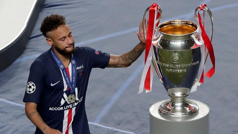 نيمار يضع حدا للشائعات: "سأبقى في سان جيرمان وأريد العودة للنهائي"