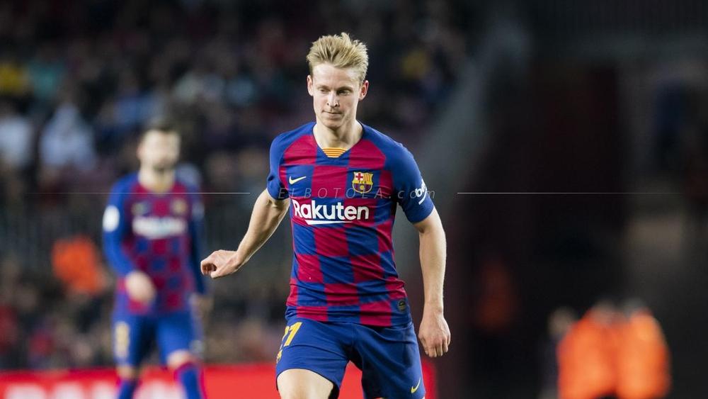 دي يونج: "ما يحدث في برشلونة فوضى.. ومغادرة ميسي ستكون ضربة قاضية للفريق"