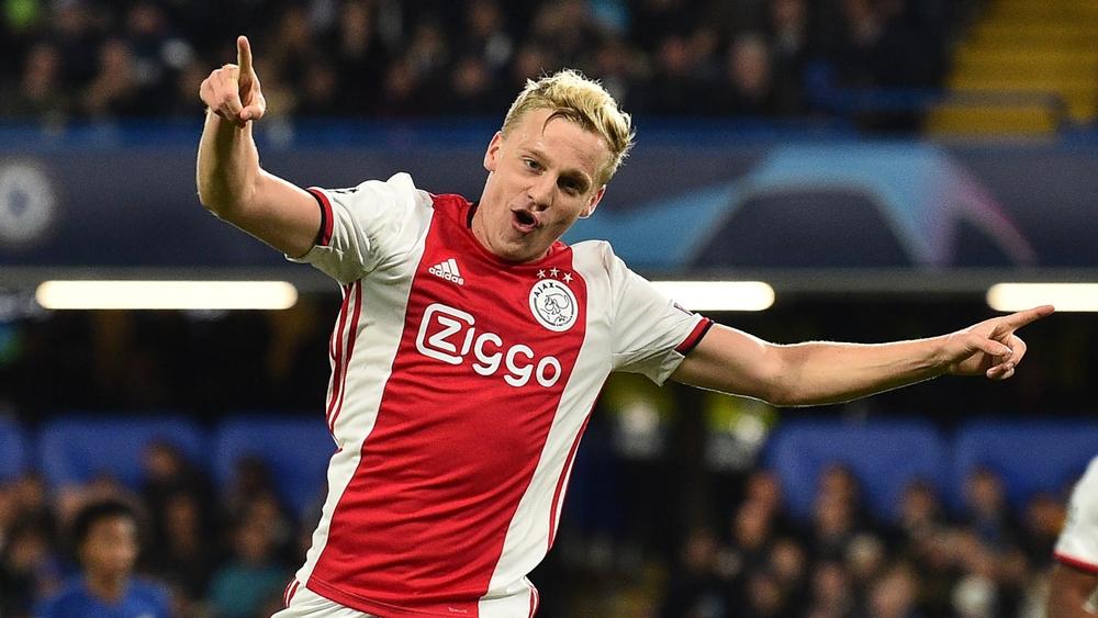 رسميا | مانشستر يونايتد يعلن تعاقده مع نجم أياكس فان دي بيك