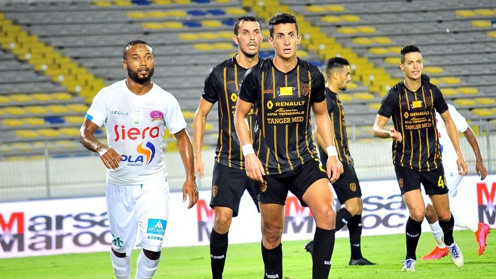 لاعبو ا.طنجة يرفضون تقليص منحة الفوز على الرجاء من 20 ألف إلى 10 آلاف درهم ورئيس الفريق يستجيب لمطلبهم