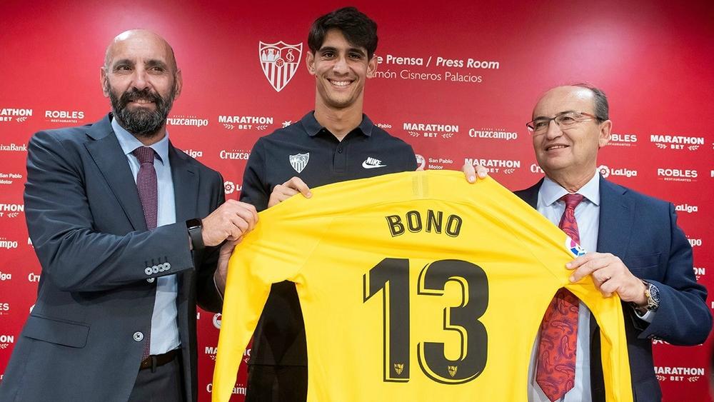 رسمياً: إشبيلية يضم بونو نهائياً بعقدٍ يمتد إلى أربعة مواسم