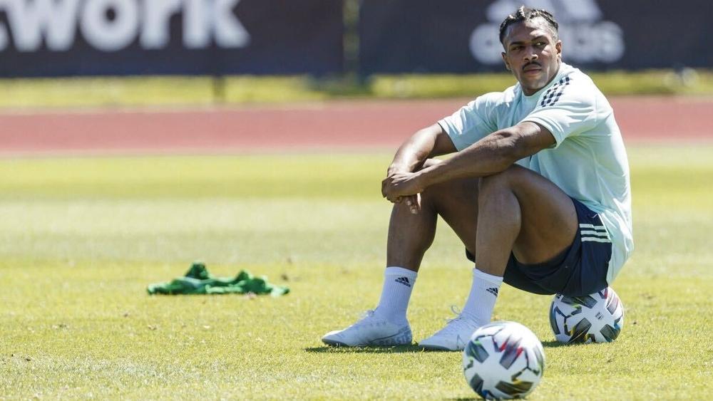 رسميا | الاتحاد الإسباني يعلن عن مغادرة أداما تراوري لمعسكر "لاروخا" رغم شفائه من العدوى