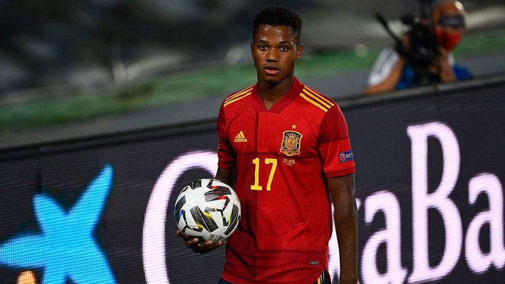 أنسو فاتي بعد دخوله تاريخ إسبانيا: "سأواصل العمل بكل تواضع"