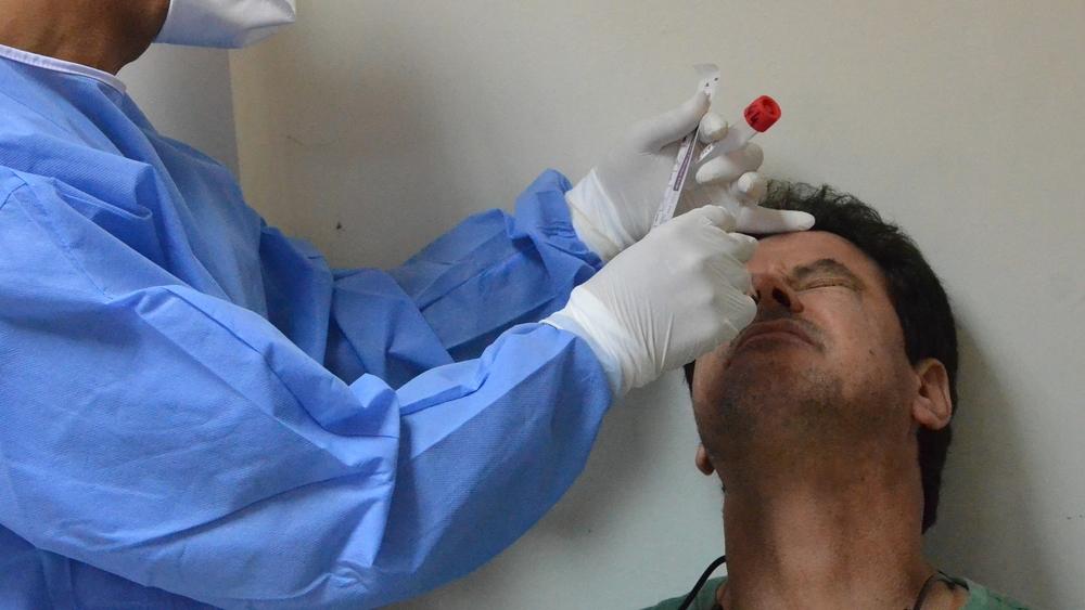 أ.خريبكة يجري مسحة جديدة بعد اكتشاف حالة إيجابية في صفوفه.. ويؤكد عدم قيامه بأي نشاط رياضي قبل ظهور نتائج التحاليل