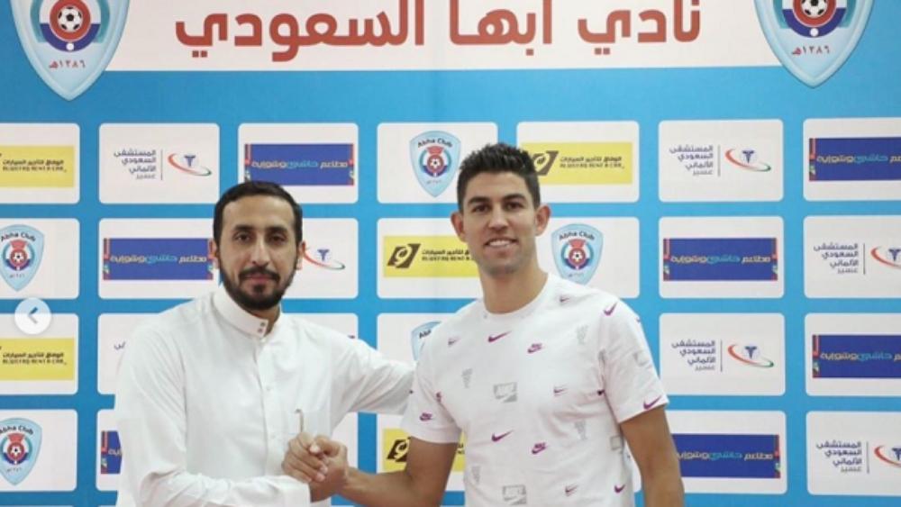 رسميا: العطوشي يجدد عقده مع أبها السعودي إلى 2022