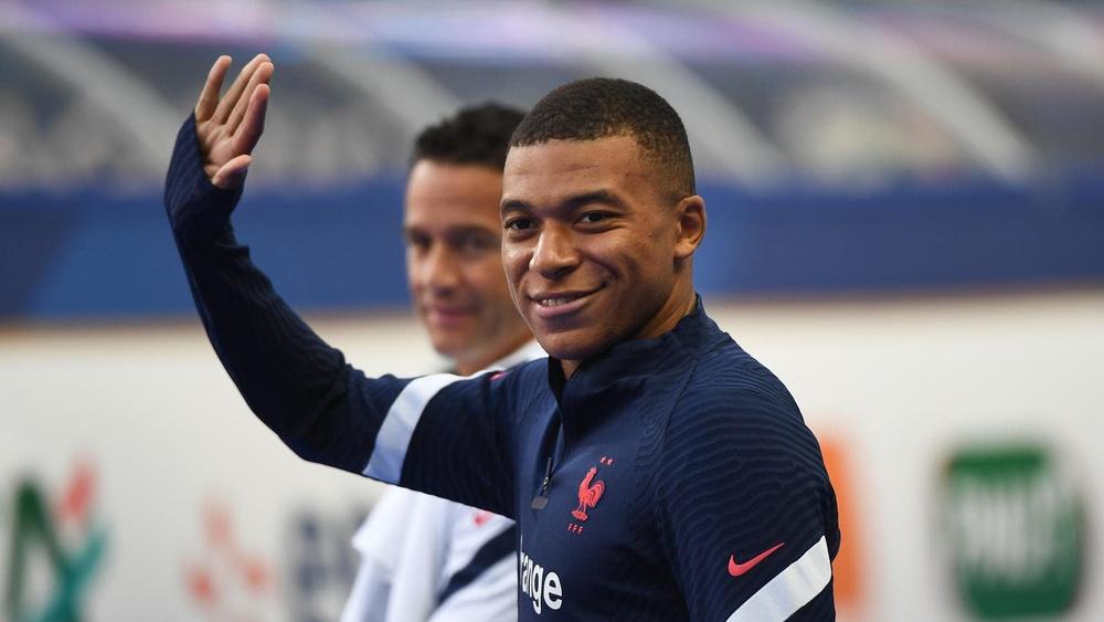 سان جيرمان ينتقد الاتحاد الفرنسي لطريقة إعلانه إصابة مبابي بـ'كورونا': "علمنا بذلك عن طريق الصحافة"