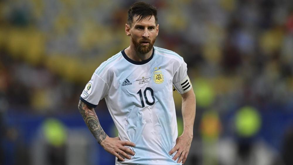 رئيس الاتحاد الأرجنتيني يعلن انتهاء إيقاف ميسي