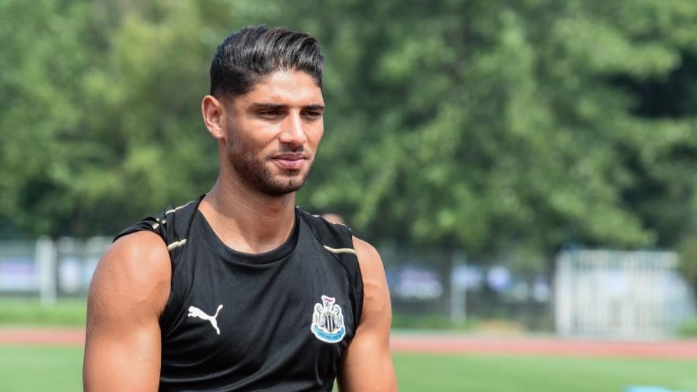 لزعر: "أتفاوض مع نيوكاسل لفسخ عقدي.. قد ألعب ضد حكيمي وأمرابط في 'سيري آ' ثم نذهب جميعًا لتمثيل المنتخب"