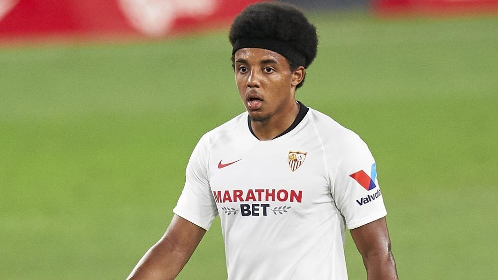 برشلونة يسعى لتعزيز خط دفاعه من إشبيلية