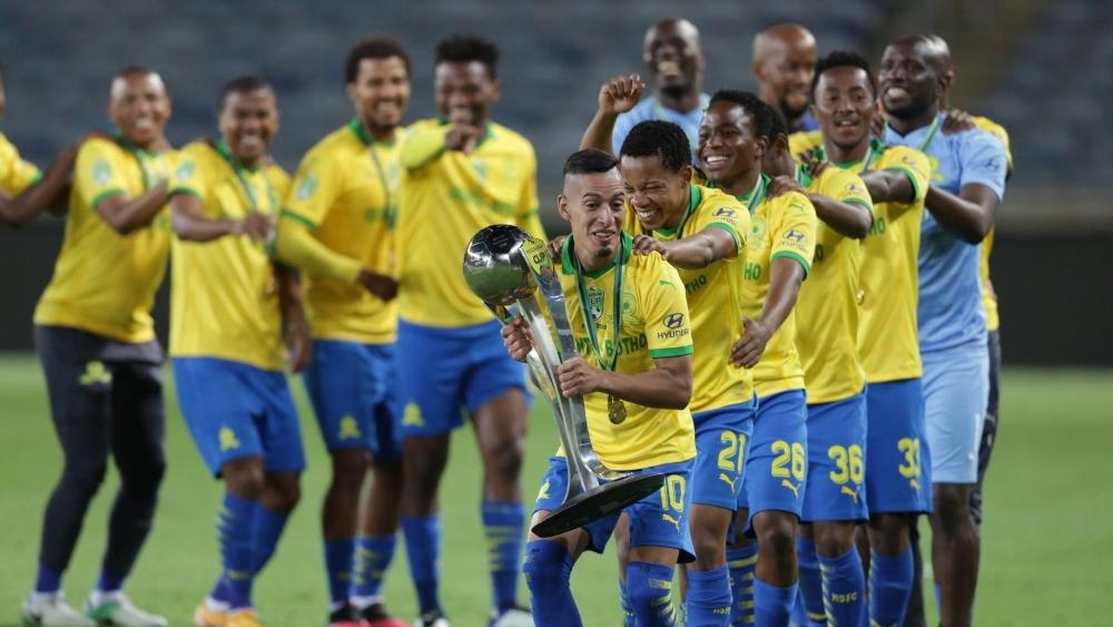 سان داونز يُحقق "ثنائية" الدوري والكأس