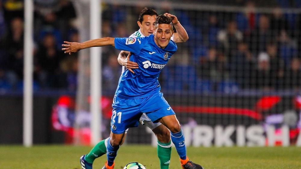 فيصل فجر يحط الرحال بتركيا.. فحص طبي يفصله عن التوقيع لسيفاس سبور