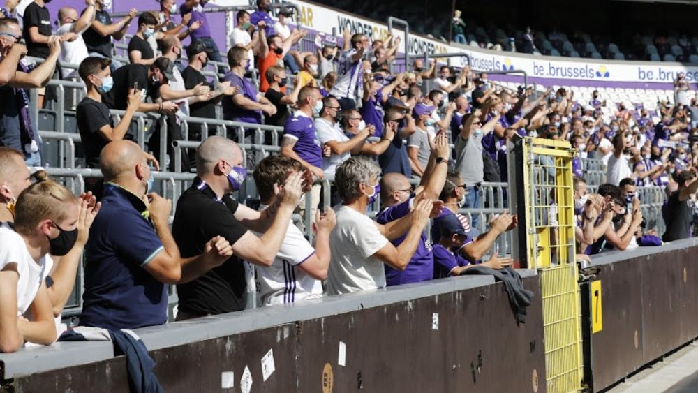 رغم حضور المشجعين في المدرجات .. إصابة 3 لاعبين في أندرلخت البلجيكي بفيروس كورونا