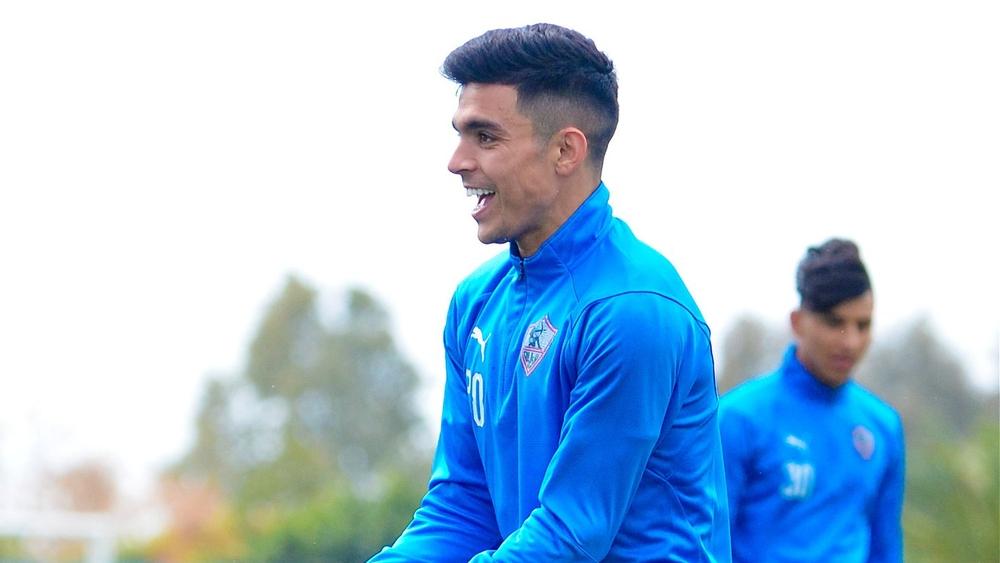 مدرب الزمالك "المؤقت" يعقد جلسة "على انفراد" مع المغربي أشرف بنشرقي