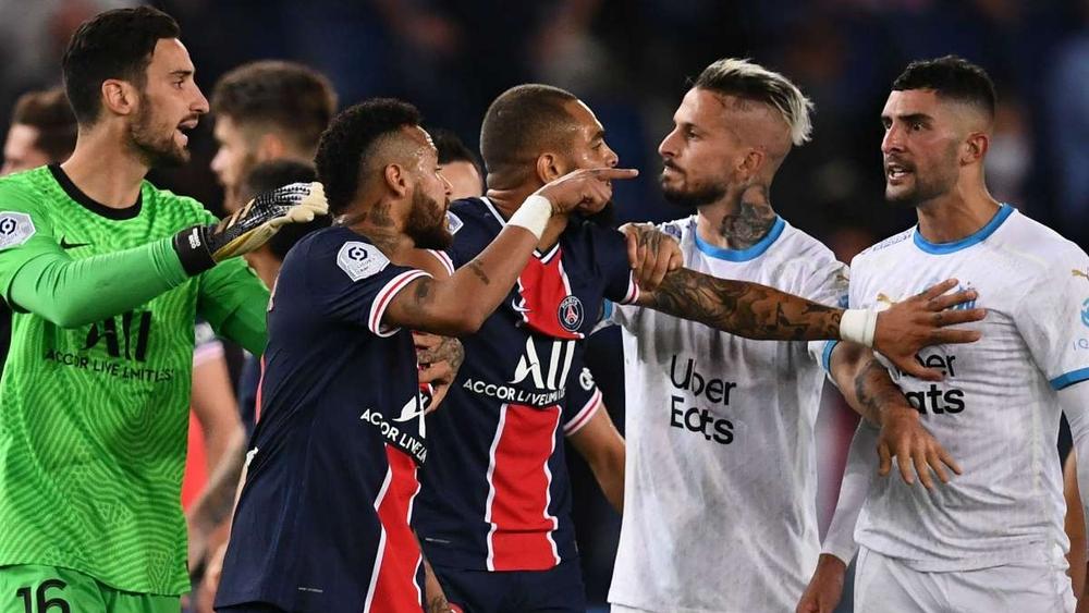 رسميا | بسبب أحداث "الكلاسيكو".. إيقاف نيمار مباراتين وكورزاوا 6 مباريات!