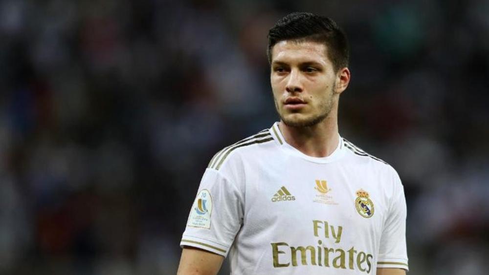 زيدان يُفضل بورخا مايورال على لوكا يوفيتش في هجوم ريال مدريد