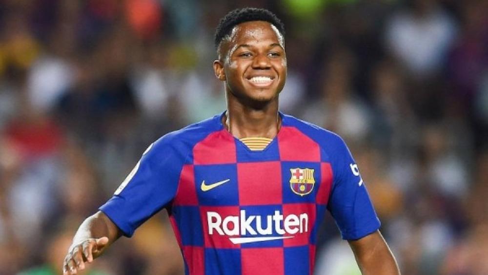 أنسو فاتي يعود إلى تدريبات برشلونة بعد التعافي من الإصابة