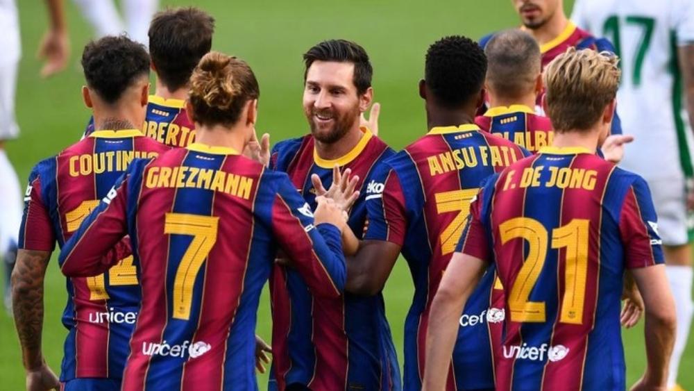 برشلونة يفوز بكأس غامبر وميسي يستعيد بهجته وسط زملائه