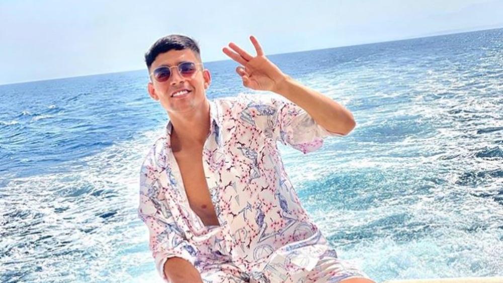 بنشرقي يرد على تتويج الأهلي باللقب المحلي بحركة توحي بالانتصار الزملكاوي السابق في الديربي بثلاثية