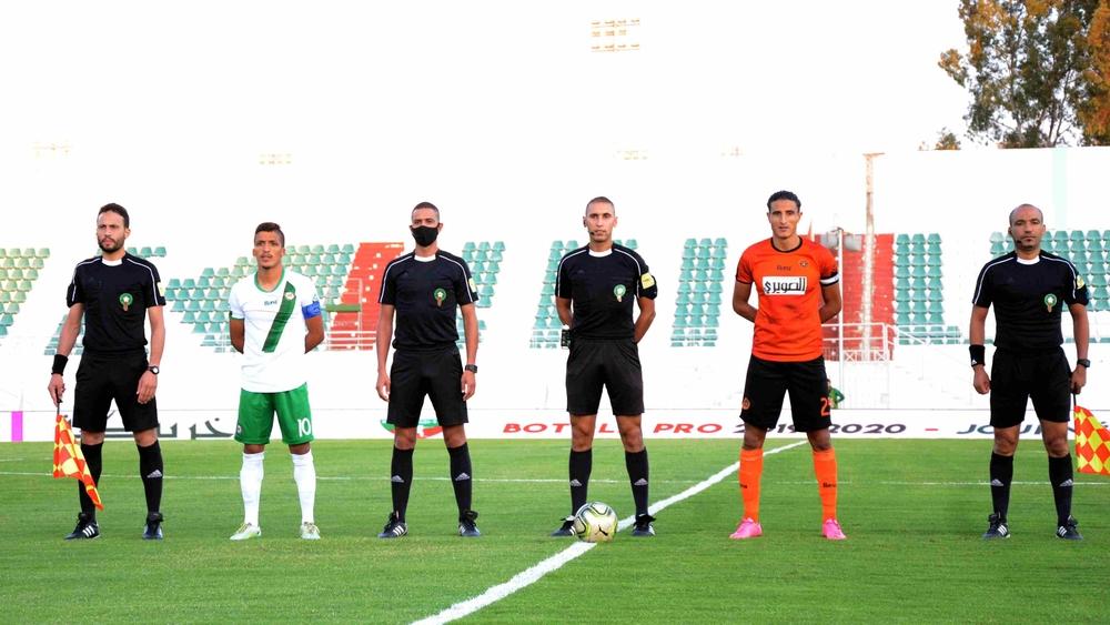 الأداء التحكيمي لمباراة أولمبيك خريبكة ونهضة بركان يُثير الجدل بين المتابعين