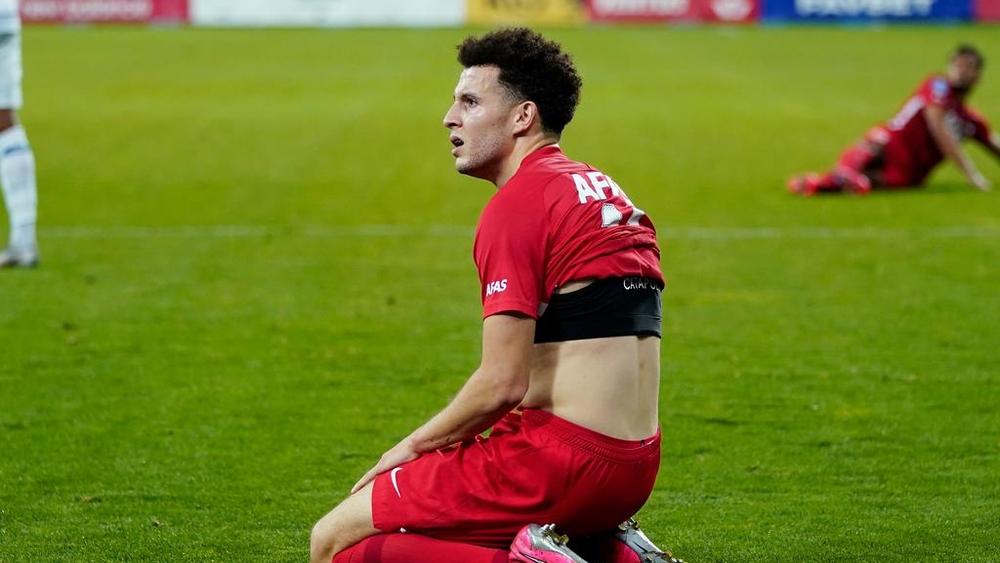 "ليدز بييلسا" وإشبيلية وولفرهامبتون يُطاردون توقيع إدريسي