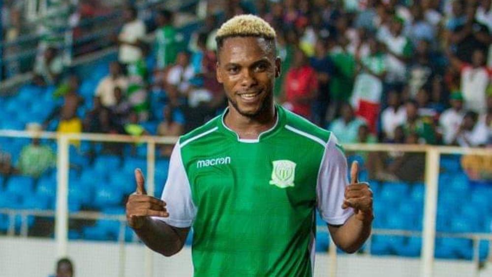 تقارير / المهاجم فيني كومبي الملقب بـ"بنزيما الكونغو" يرفض عرضا من الوداد يبلغ 250 ألف دولار