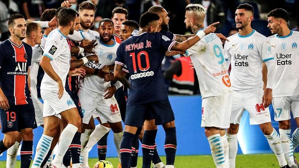 سان جيرمان يستعين بـ"ربورتاج" قناة برازيلية يؤكد وصف ألفارو لنيمار بـ"القرد"!