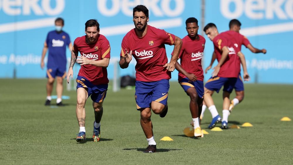 برشلونة يتدرب في حضور سواريز وغياب سيميدو الأقرب للرحيل للـ"بريمييرليج"