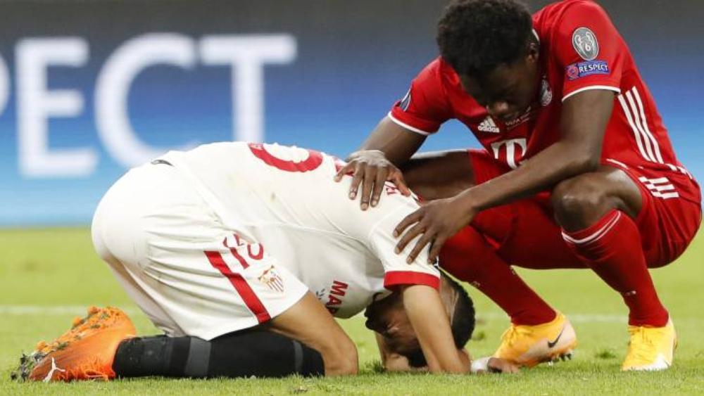 بعد إضاعته "فرصتين للتسجيل".. النصيري يذرف الدموع ولاعبو إشبيلية وبايرن ميونيخ يقدمون له الدعم