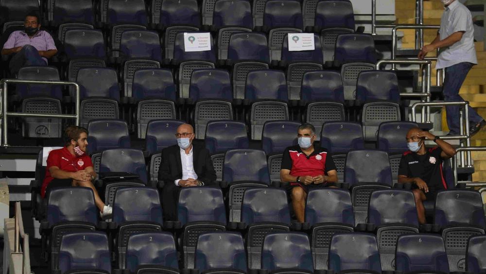 قانون حظر المدربين من قيادة فريقيْن في نفس الموسم.. التفافٌ و"تحايل" يُبطلان أثره ويُسائلان جدواه