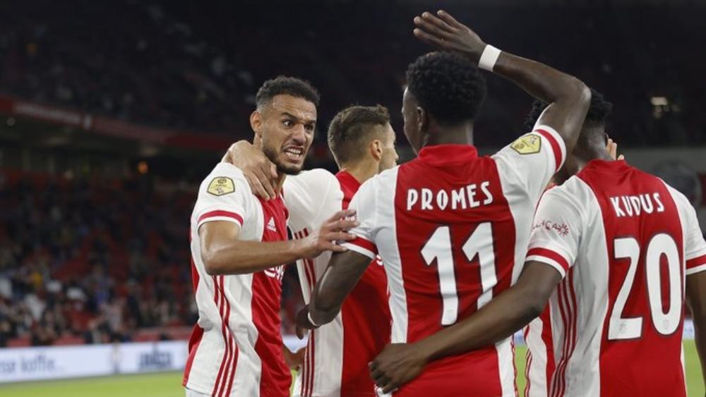 مزراوي يصنع هدفًا ويُساهم في انتصار أياكس على فيتيس في الدوري الهولندي