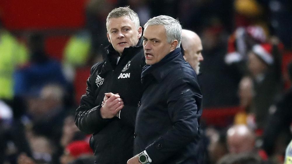 بعد فوز مان يونايتد بركلة جزاء بعد "صافرة النهاية".. مورينيو يرد بسخرية على سولشاير: "الآن سيهتم بقياس منطقة الجزاء وليس حجم المرمى"