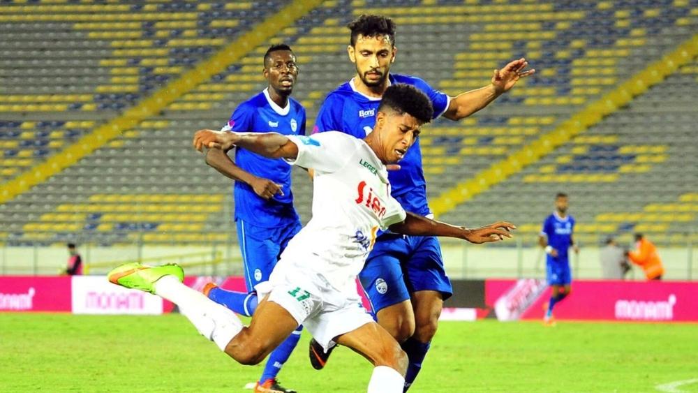 الرجاء الرياضي يتجاوز "كمين" سريع واد زم ويحافظ على صدارة الدوري