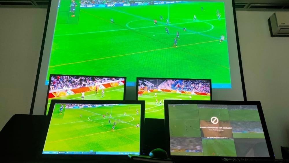 تحت إشراف "الفيفا".. الجامعة تنظم دورة تكوينية خاصة بتقنية الـ"VAR" لأسرة التحكيم الوطني