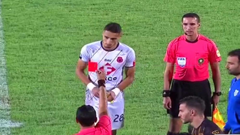 مباراة أ.آسفي وا.طنجة تنتهي على صفيح ساخن.. الحكم يستعين بالـ"VAR" ويُعيد لاعبيْن من مستودع الملابس لطردهما!