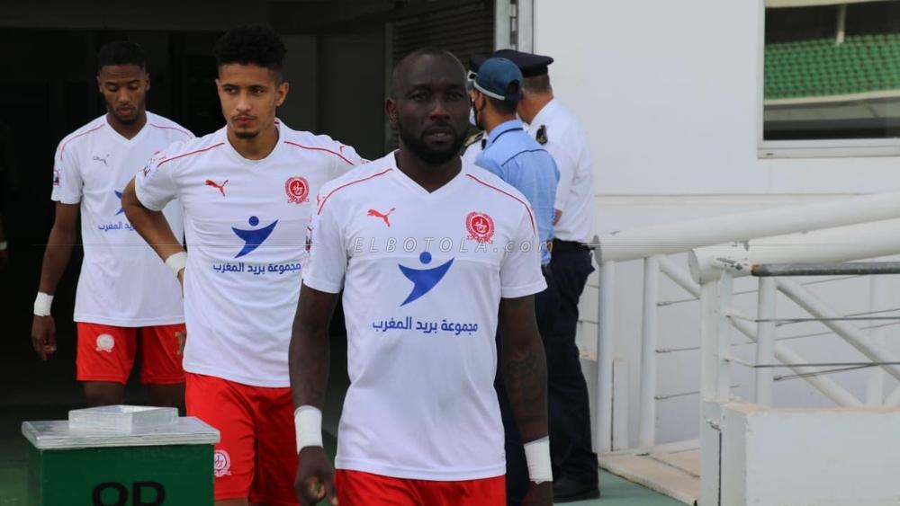 بسبب "كورونا".. جماهير ك.المراكشي تطالب العصبة الاحترافية بتأجيل مباراة المغرب الفاسي والجولة الـ29 كاملة