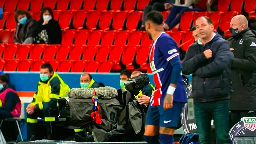 مدرب أنجيه يطلب قميص نيمار "أثناء المباراة" وفريقه منهزم بـ"سداسية"!