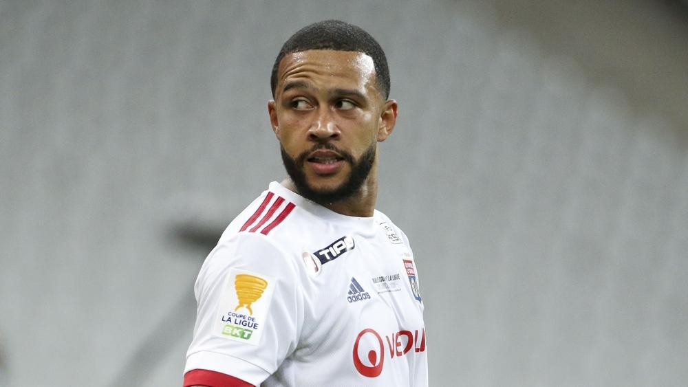 أولمبيك ليون: "ديباي لديه اتفاق مع برشلونة لكن انتقاله غير مؤكد"