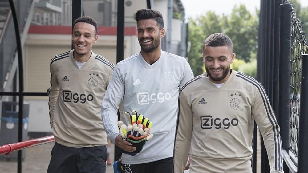 "فوكس سبورتس": "الحالة الوبائية بالمغرب وراء احتفاظ أياكس بمزراوي ولبيض.. والجامعة المغربية تفاعلت مع الأمر باستغراب"