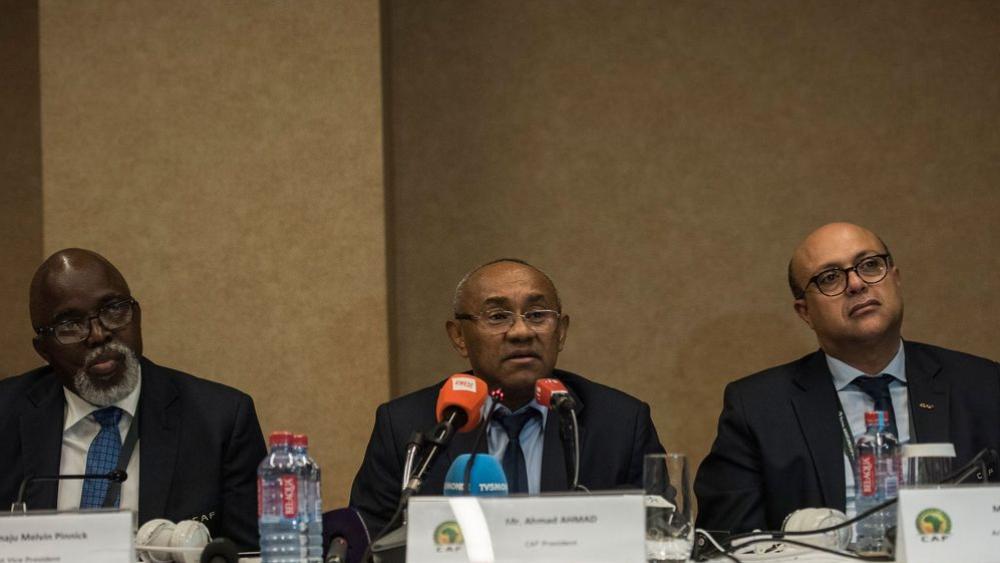 "الكاف" يَحْصر الحضور الإعلامي في المباريات الأفريقية المُقامة بالمغرب في شخصيْن فقط من الأندية المُشاركة