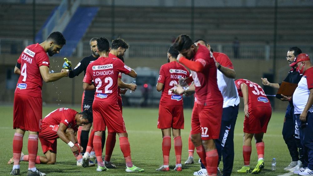 لاعبو حسنية أكادير "يُضربون" عن التداريب احتجاجاً على عدم توصُّلهم بمِنح "كأس الكونفدرالية"
