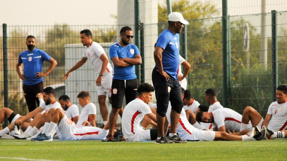 لاعبو حسنية أكادير يتراجعون عن إضرابهم عن التداريب بعد توصلهم بشيكات "ضمانة"