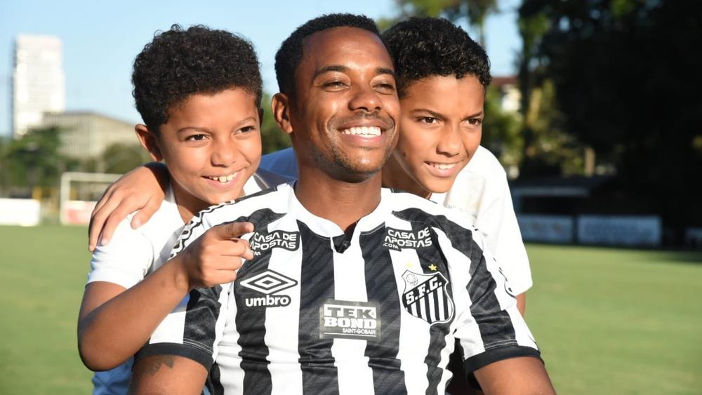 روبينيو يعود إلى سانتوس براتب قيمته 250 يورو فقط!