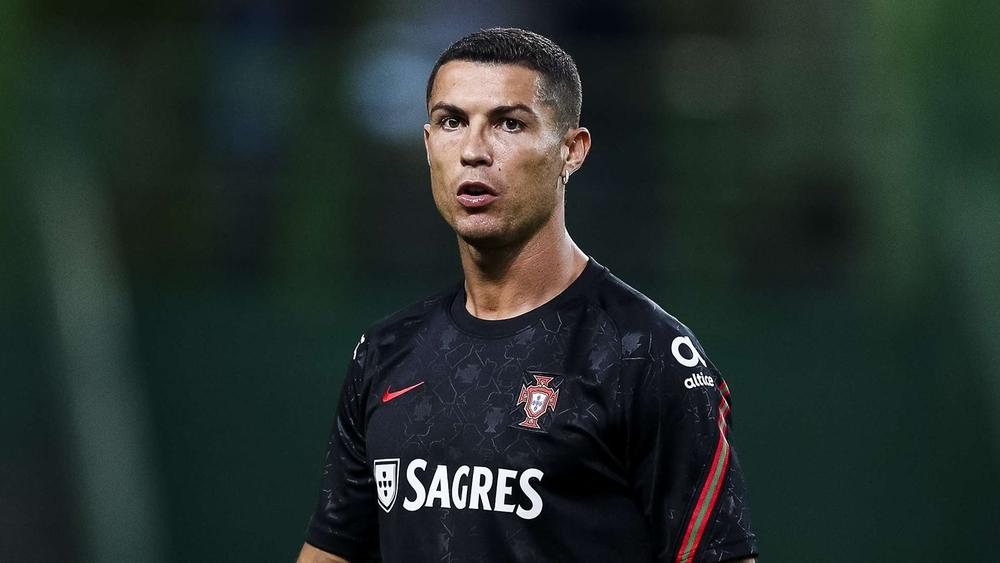 بعد إصابته بـ"كورونا".. كريستيانو رونالدو يسافر لتورينو على متن "طائرة طبية"