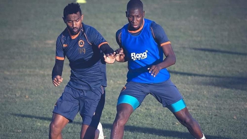 نهضة بركان يواصل استعداداته بالرباط.. وشكوك حول لحاق الموريتاني آداما با بمواجهة الحسنية