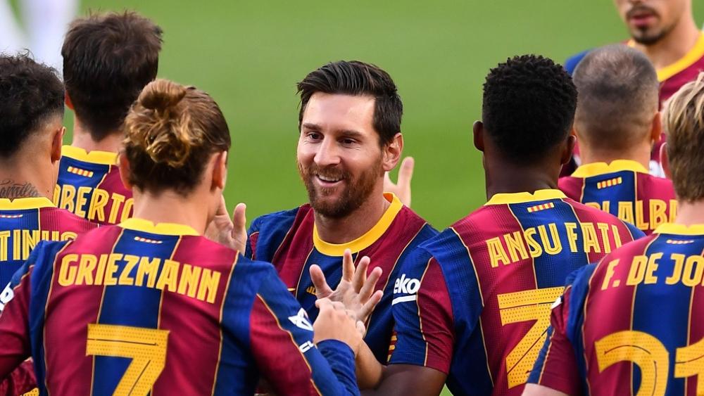 لاعبو برشلونة يرفضون اقتراح الإدارة بتخفيض الأجور