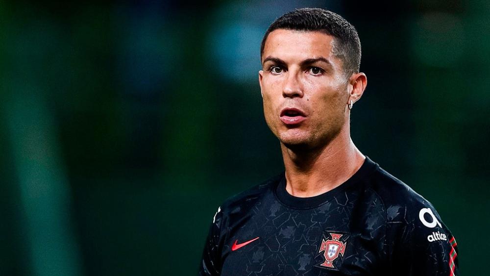 وزير الرياضة الإيطالي يهاجم رونالدو ويصفه بـ"المغرور"