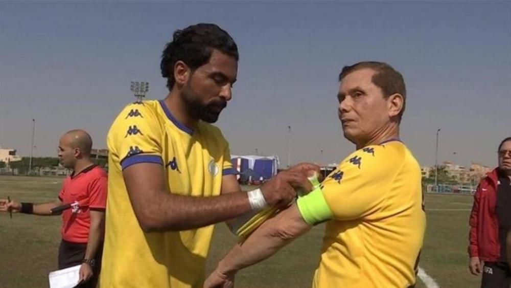 المصري "بهادر" يلعب مباراةً رسمية في عمر الـ74 ويدخل موسوعة "غينيس" للأرقام القياسية