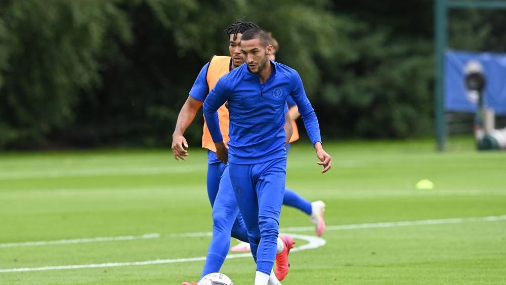 زياش يبدأ مواجهة تشيلسي وإشبيلية من مقاعد البدلاء