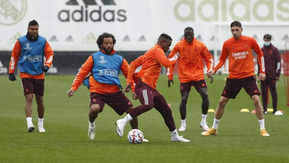 زيدان يجري بعض التغييرات على تشكيلته الأساسية ويترك بنزيما على مقاعد البدلاء